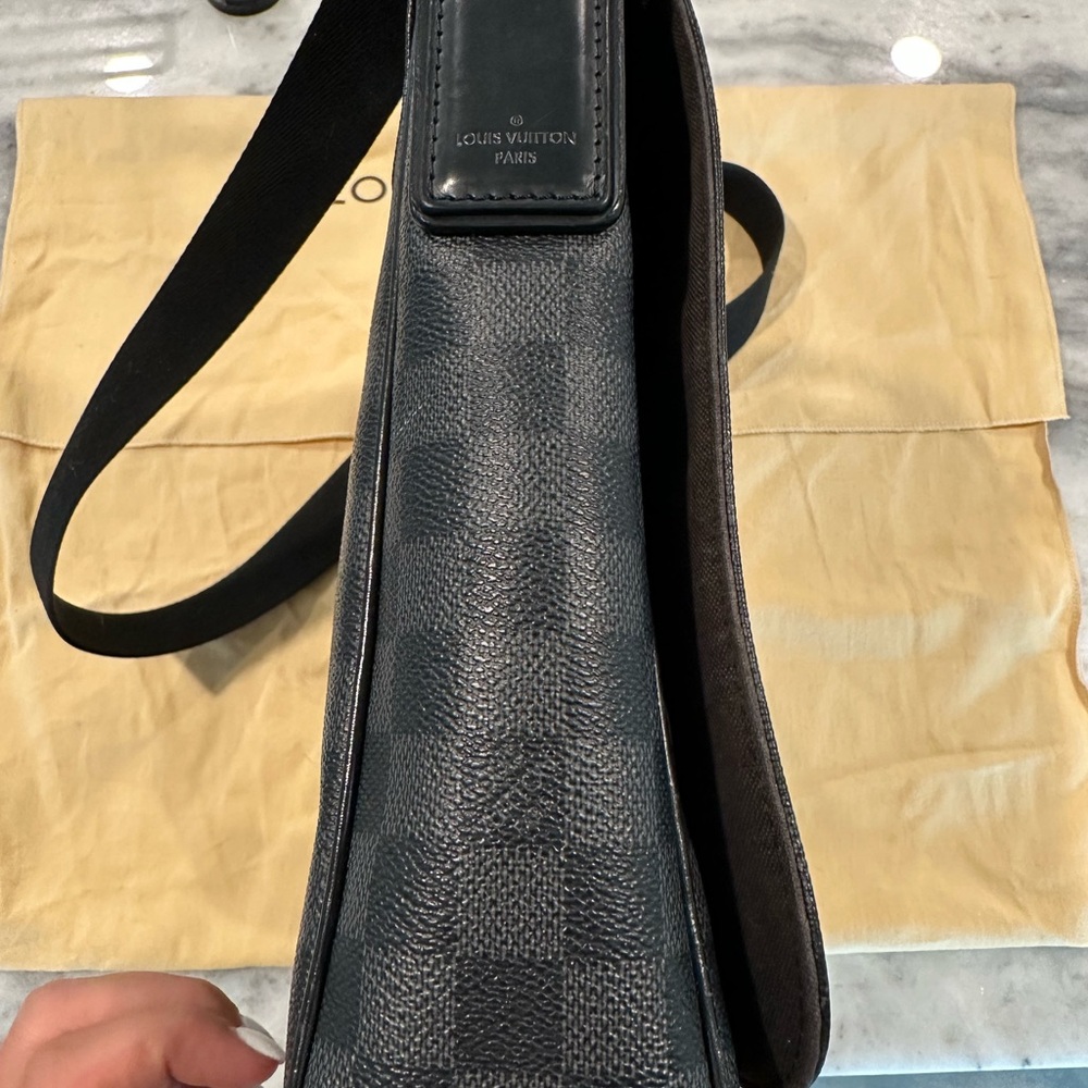 Louis Vuitton Damier District PM Messenger Bag - Picture 8 of 15